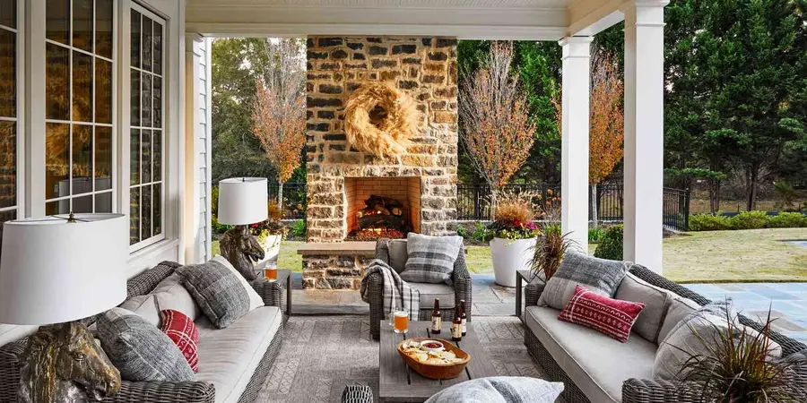 Courtyard Patio with Fireplace