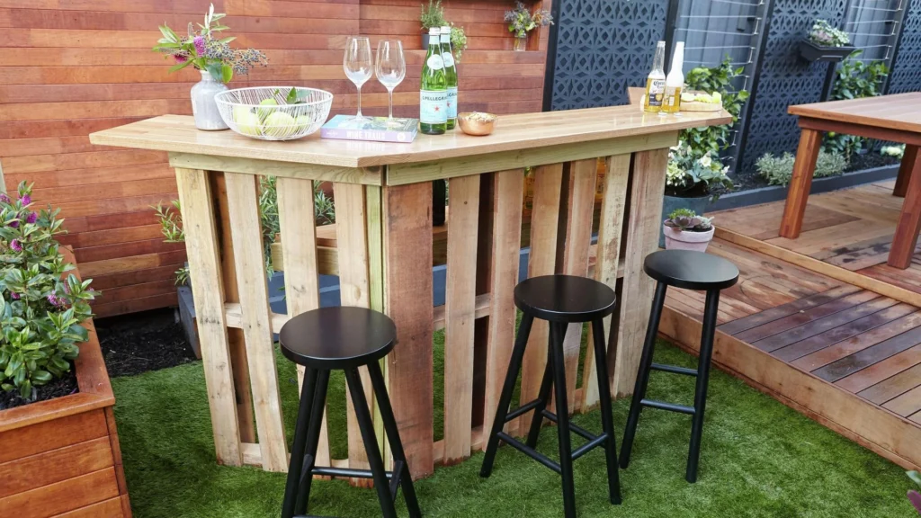 Repurposed Pallet Outdoor Bar