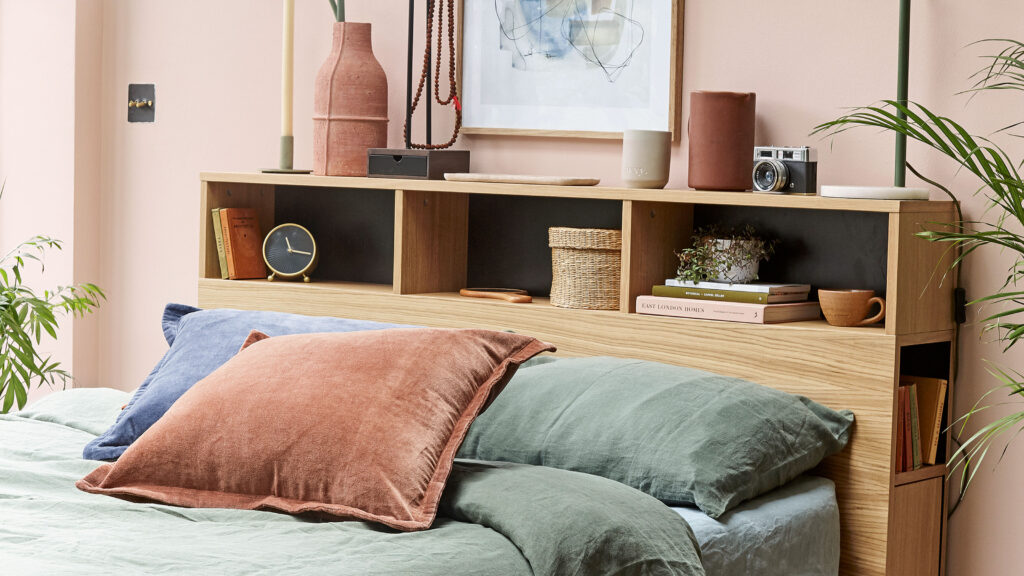 Clever and Discreet Storage Headboard