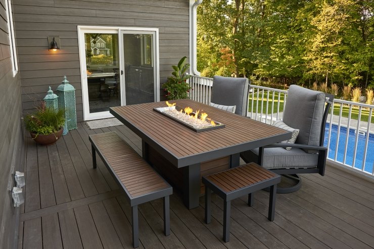 Fire Pit with Elevated Dining Area