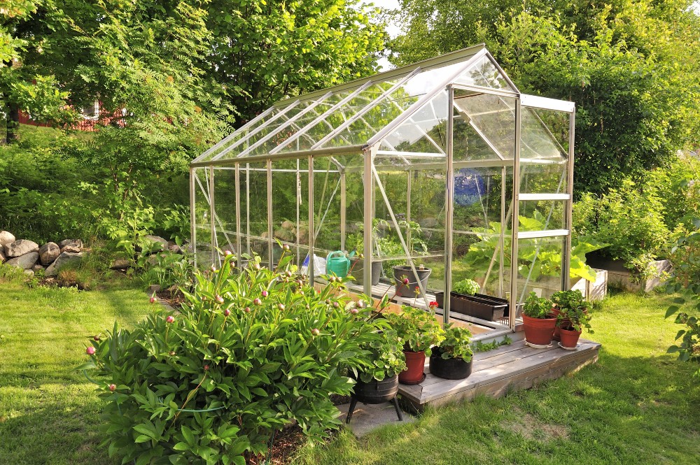 Glass vs. Polycarbonate: Choosing Your DIY Potting Station Roof