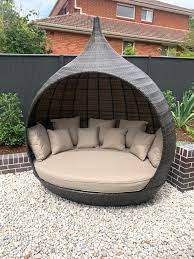 Pagoda Roof Wicker Daybed