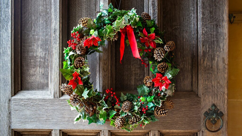 Traditional Artificial Christmas Wreath Ideas