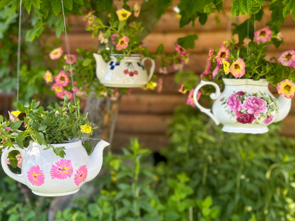 Upcycled Teapots: Vintage Flowerpots for Your Garden