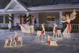 Embrace Unique Outdoor Christmas Decorations This Season